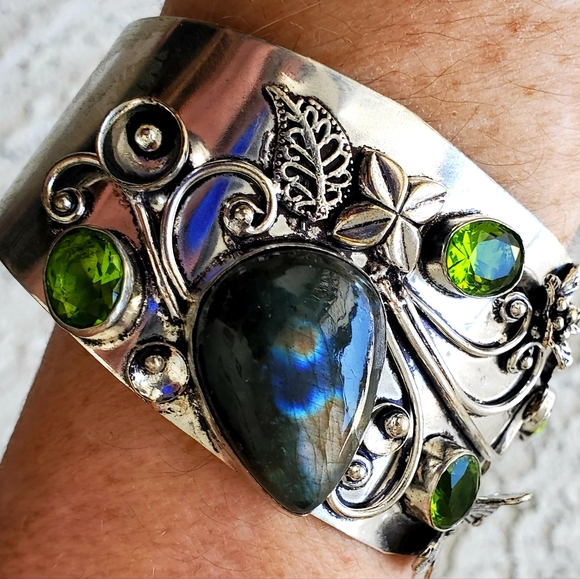 New Labradorite & Peridot 925 Silver Butterfly & Flowers Cuff Bracelet. - Picture 12 of 16